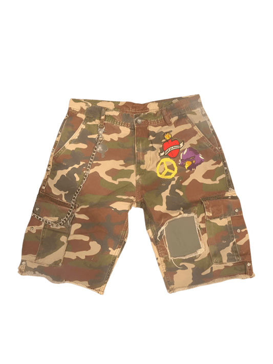 Arrwt of war camo cargo shorts - Road Runners World Global